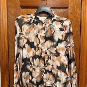 cloth & stone Abstract Floral Pleated Blouse in Brown & Black